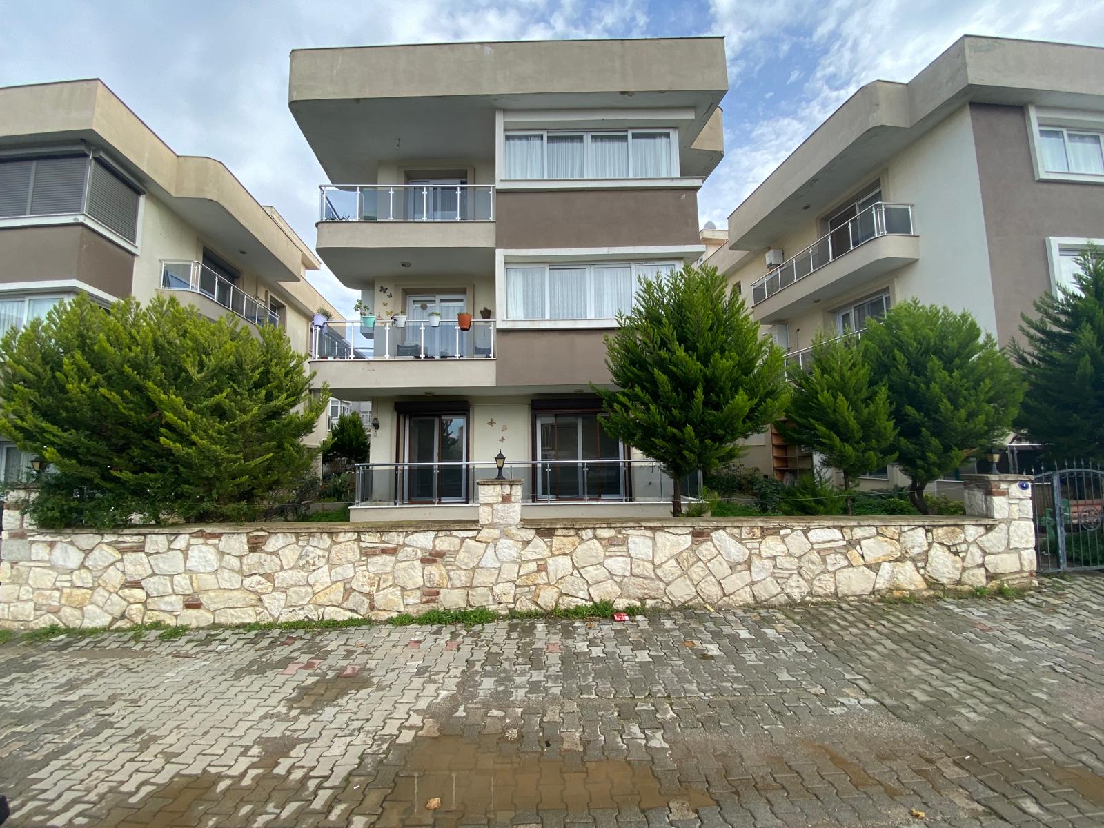 İZMİR GÜZELBAHÇE YELKİ MERKEZDE SATILIK 3+1 BAHÇE KATI DAİRE