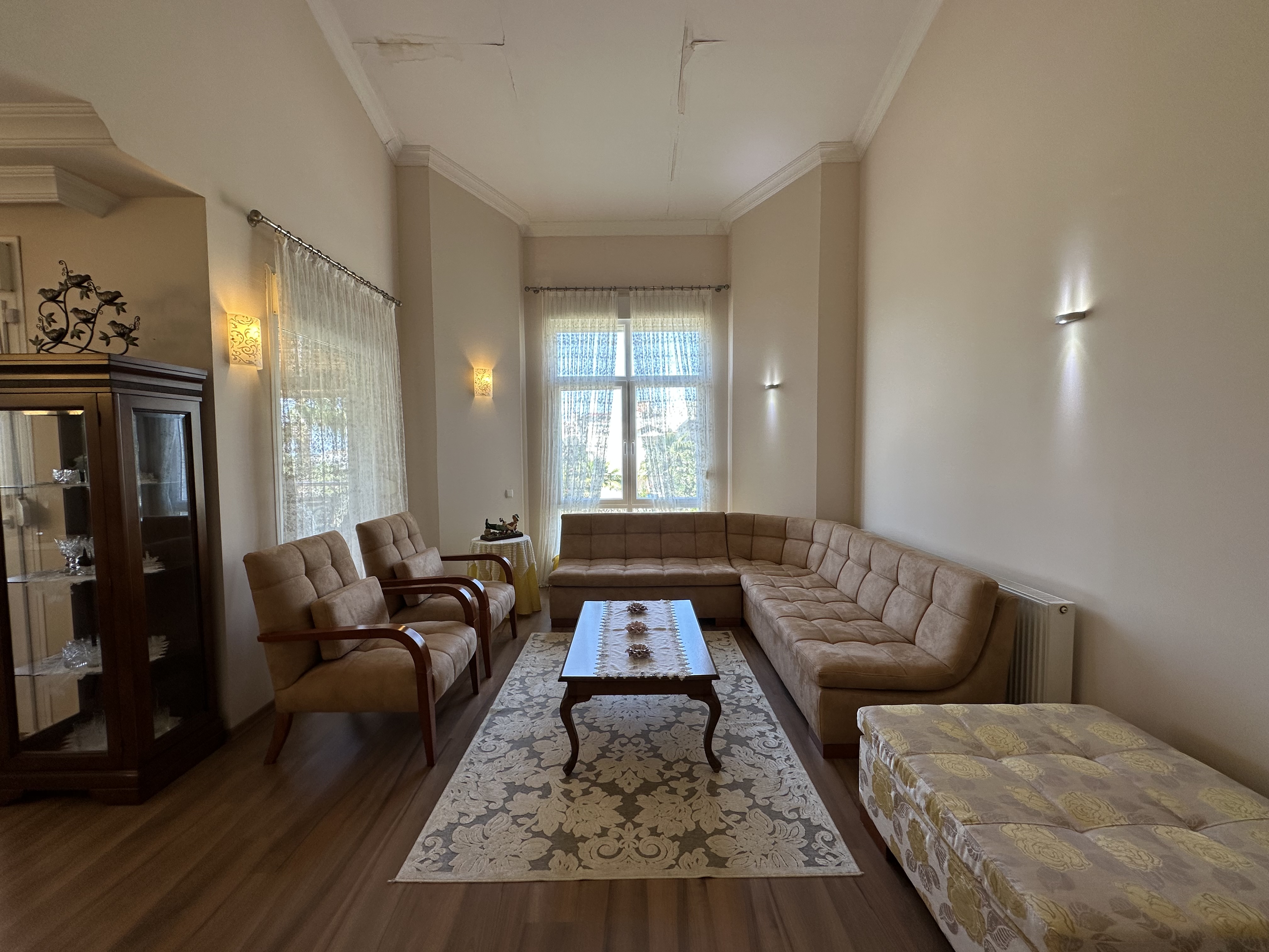 LOCATE’DEN Güzelbahçe Kahramandere de 7+1 Satılık Villa