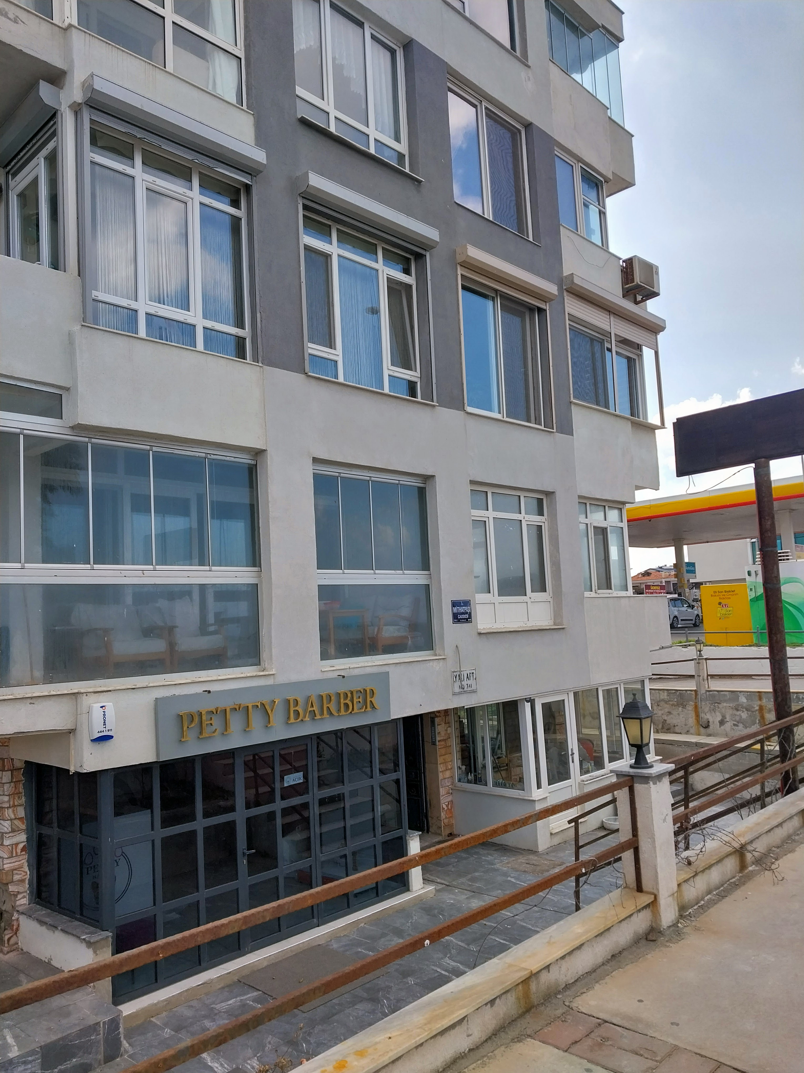 LOCATEDEN GÜZELBAHÇE YALIDA CADDE ÜZERİ DAİRE_OFİS VEYA İŞYERİ