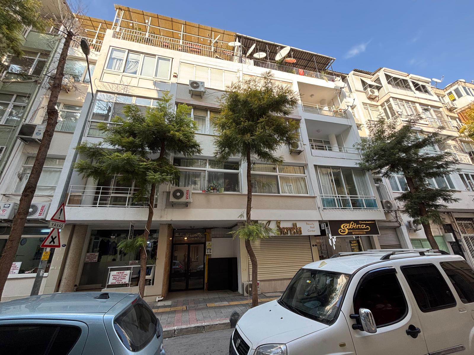 LOCATE'DEN ALSANCAK MERKEZDE GENİŞ ARAKAT SATILIK 3+1 DAİRE